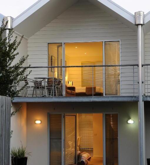 Ashmont Motel And Apartments