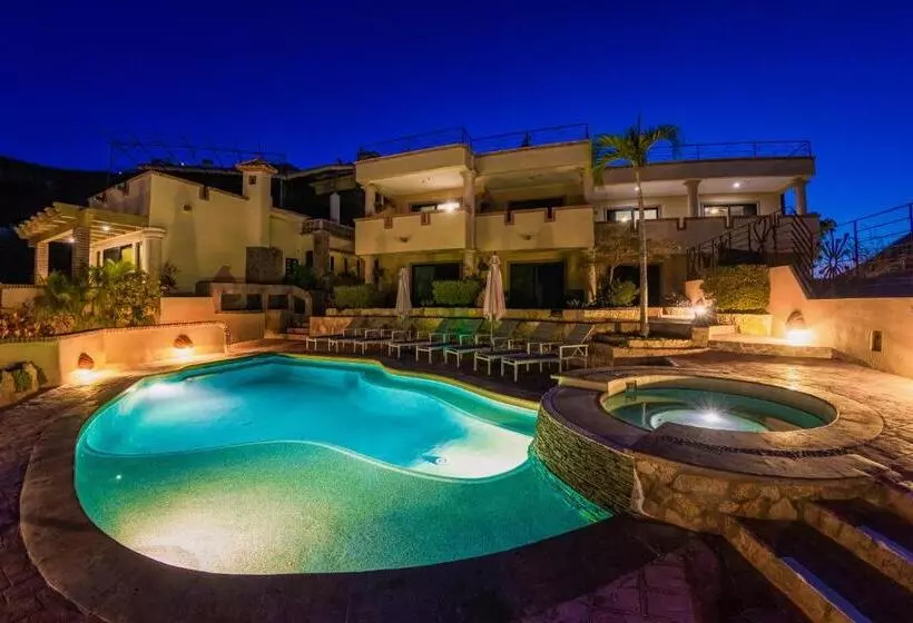 هتل Castillo Blarney Inn