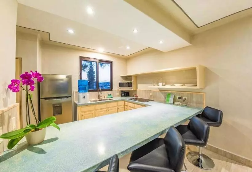 هتل Castillo Blarney Inn