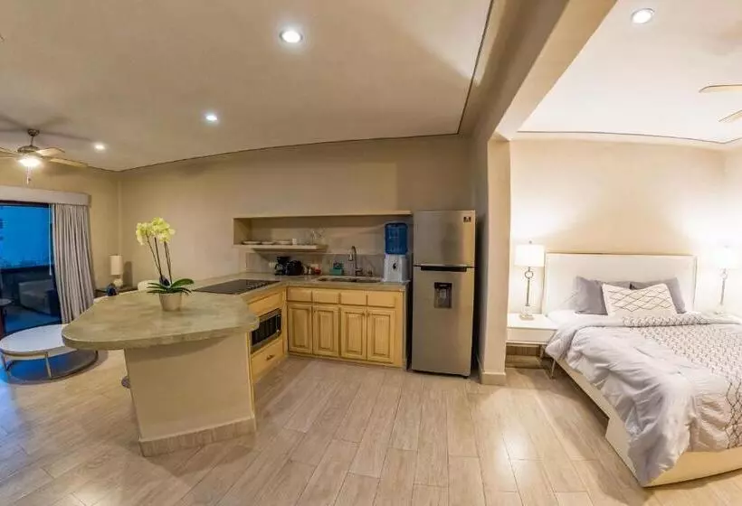 هتل Castillo Blarney Inn