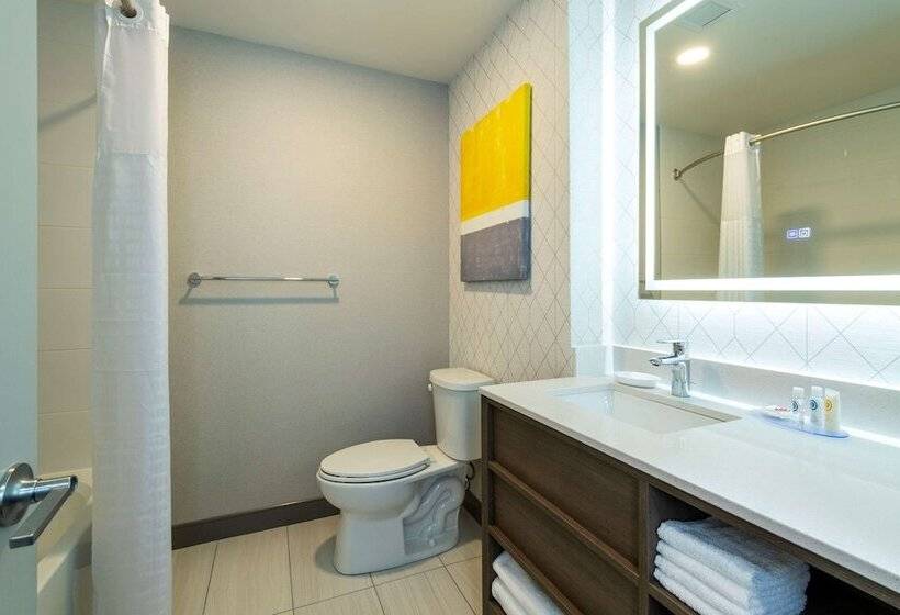 هتل Comfort Inn & Suites