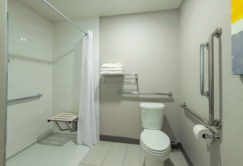 هتل Comfort Inn & Suites