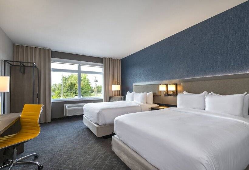 هتل Comfort Inn & Suites