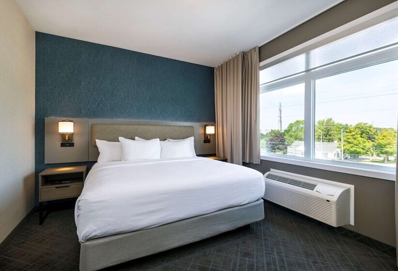 هتل Comfort Inn & Suites