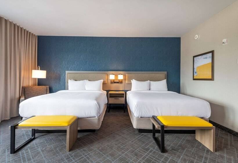 هتل Comfort Inn & Suites