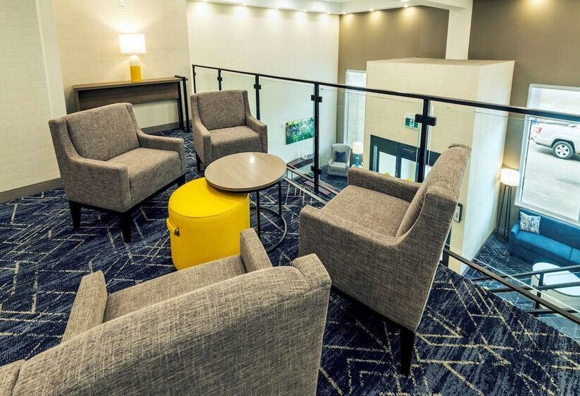 هتل Comfort Inn & Suites