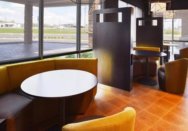 Отель Courtyard By Marriott St. Louis St. Peters