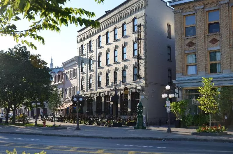 هتل Des Coutellier