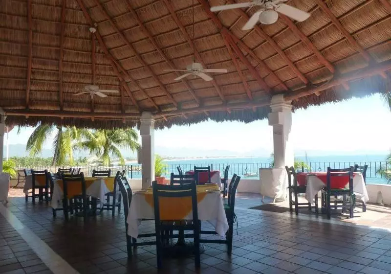 Отель Dolphin Cove Inn