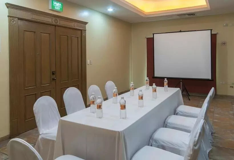 ホテル Holiday Inn Ciudad Del Carmen, An Ihg