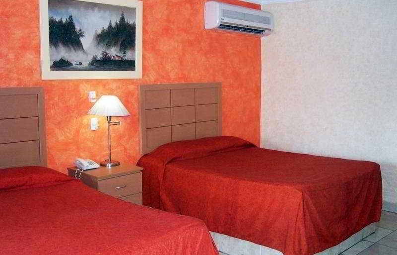 هتل Posada Del Sol Inn