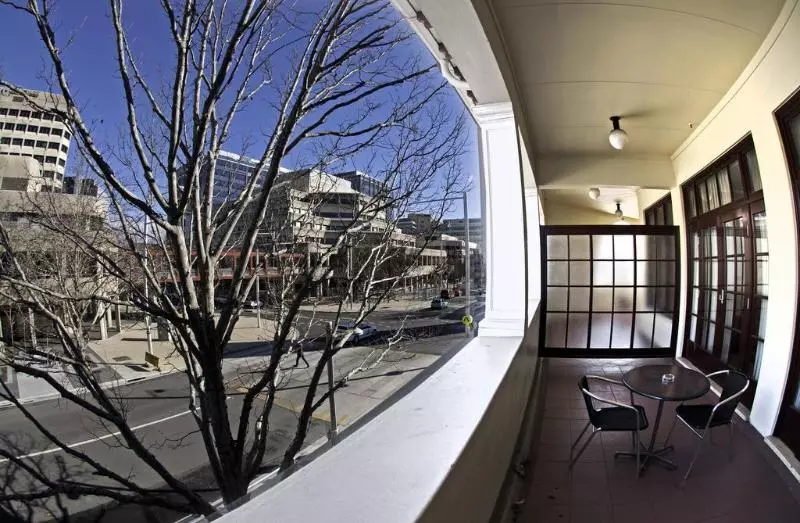 Отель Quest Canberra