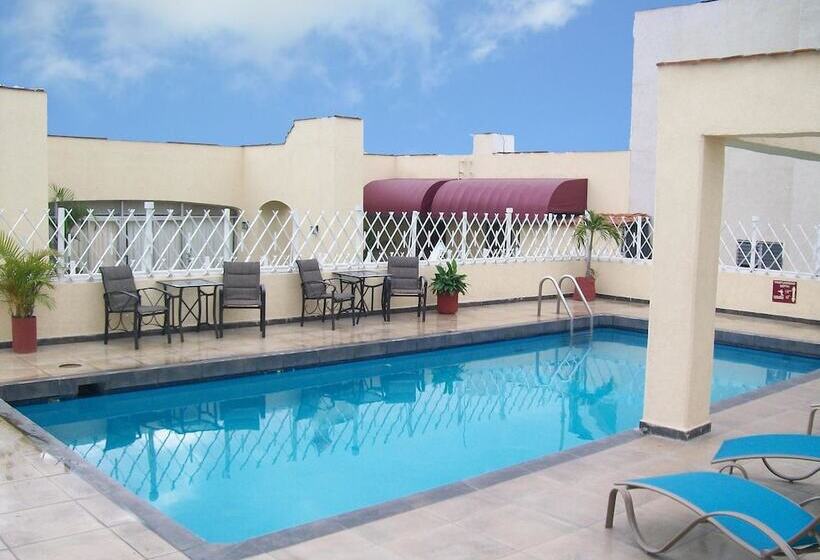 בית מלון כפרי Roma Guadalajara In Downtown