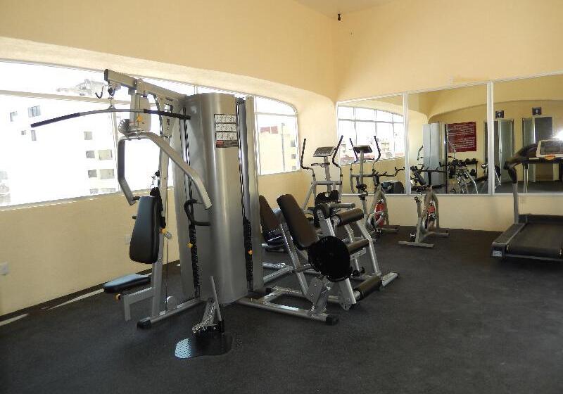 בית מלון כפרי Roma Guadalajara In Downtown