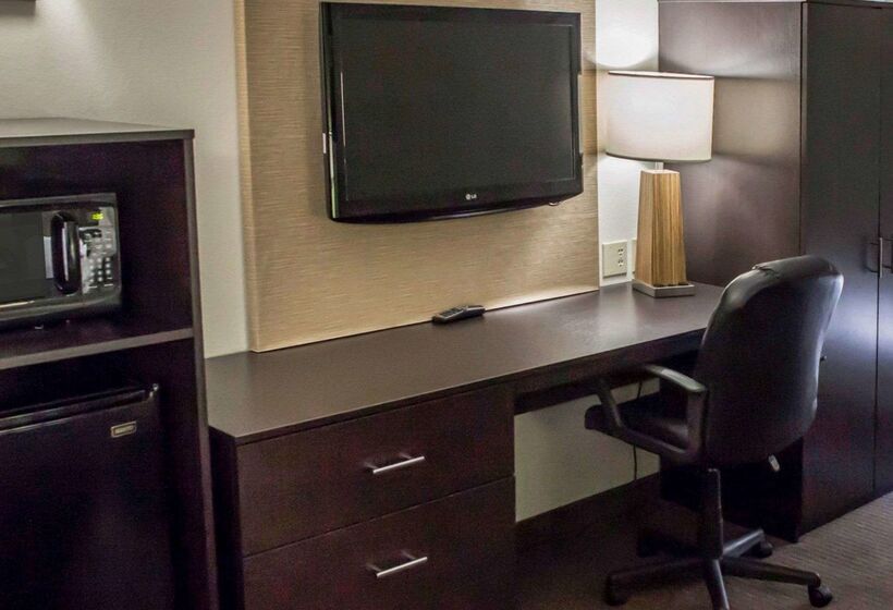 Garner Hotel Topeka West, An Ihg