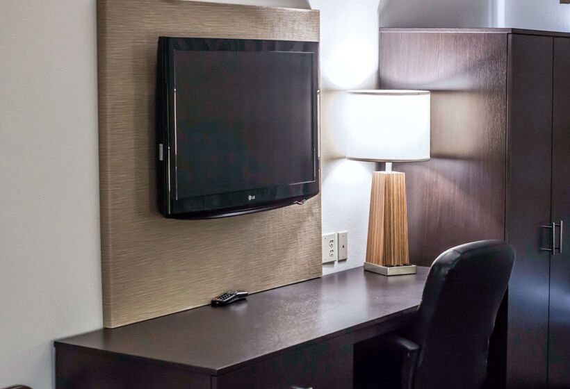 Garner Hotel Topeka West, An Ihg