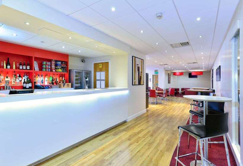 هتل Travelodge Aberdeen Central