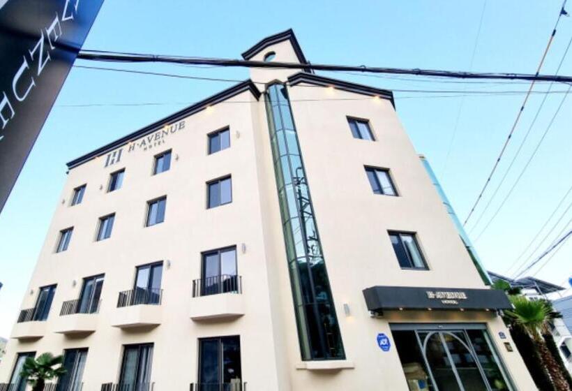 בית מלון כפרי Geoje Mongdol Beach H Avenue