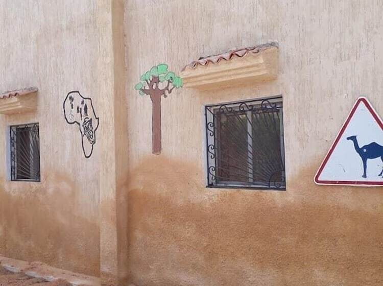 Auberge Samiraa   Hostel