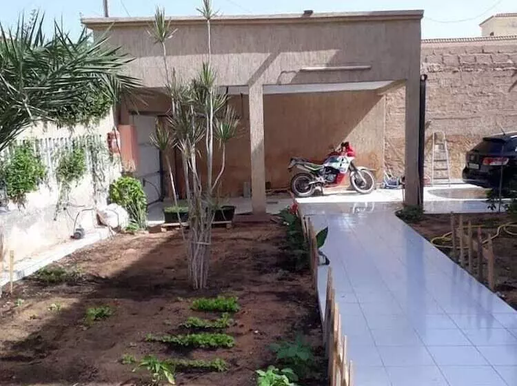 Auberge Samiraa   Hostel