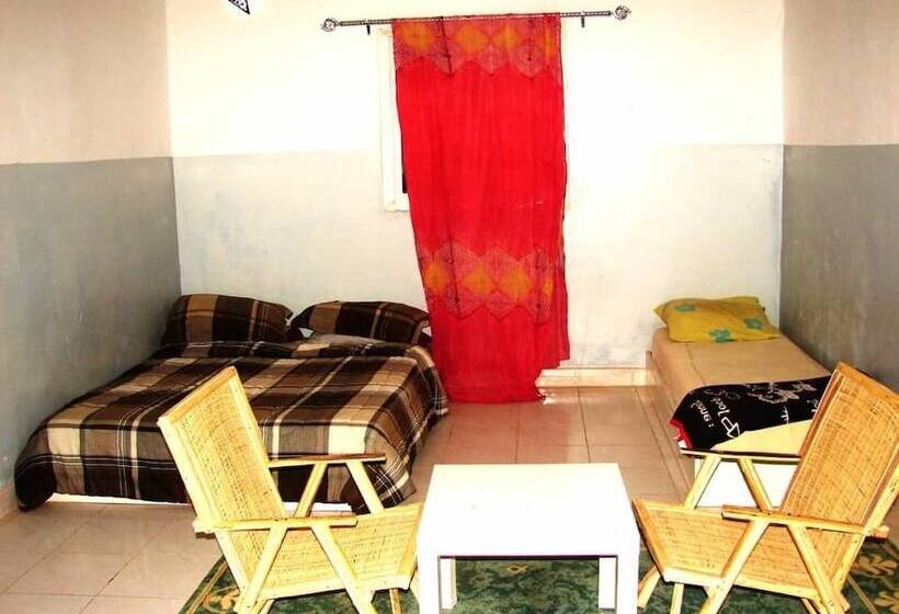 Auberge Samiraa   Hostel