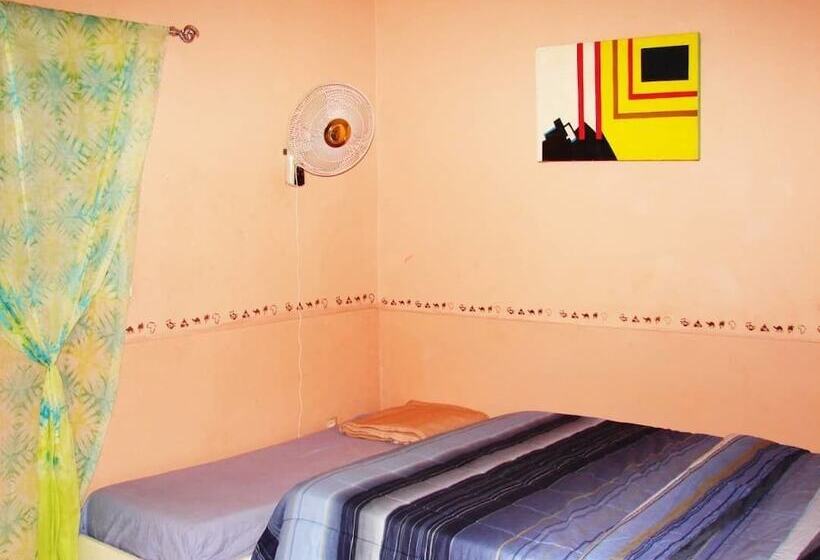 Auberge Samiraa   Hostel