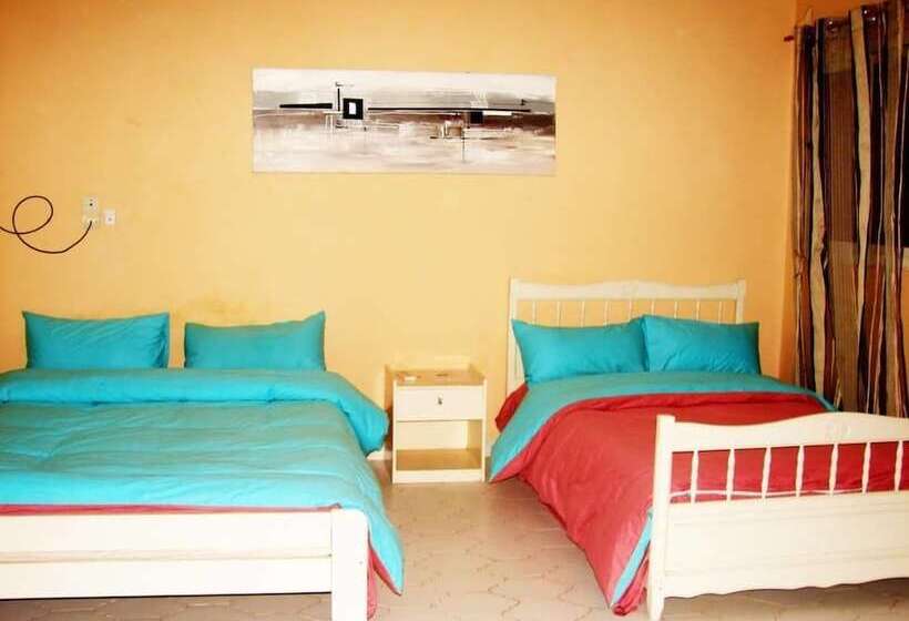 Auberge Samiraa   Hostel