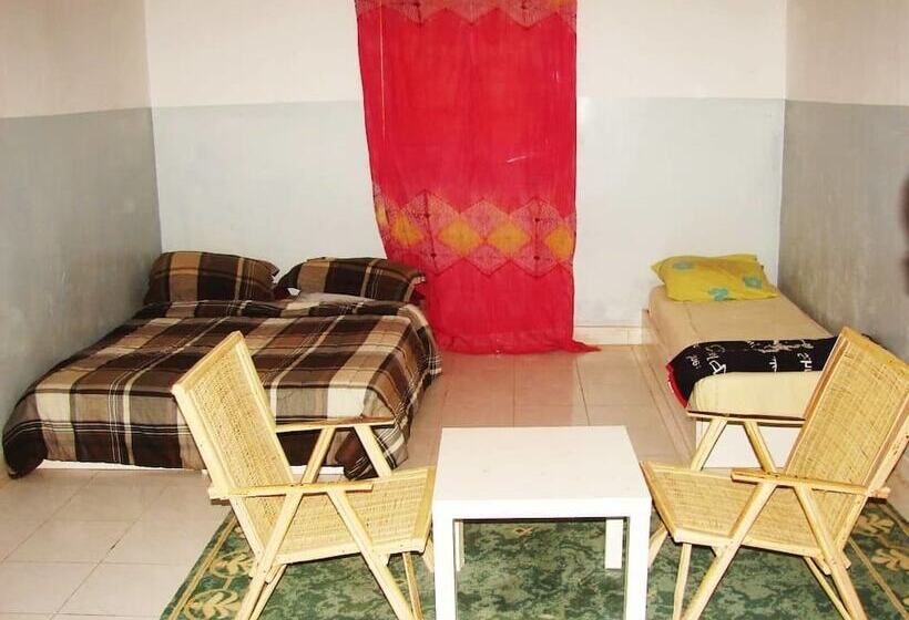 Auberge Samiraa   Hostel