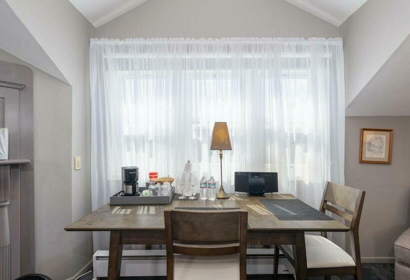 צימר Nantucket Whale Inn, Half Moon Bay