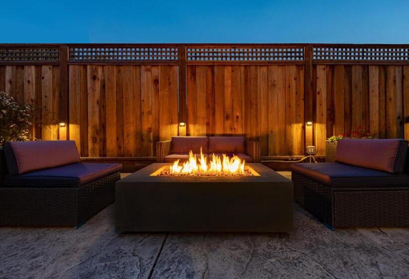 צימר Nantucket Whale Inn, Half Moon Bay