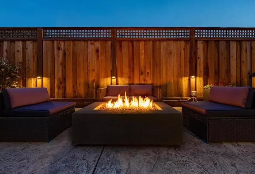 Aamiaismajoitus (B&B) Nantucket Whale Inn, Half Moon Bay