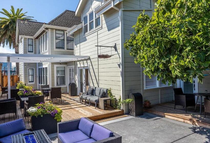 צימר Nantucket Whale Inn, Half Moon Bay