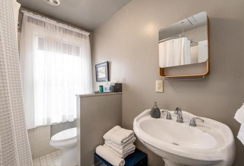 צימר Nantucket Whale Inn, Half Moon Bay