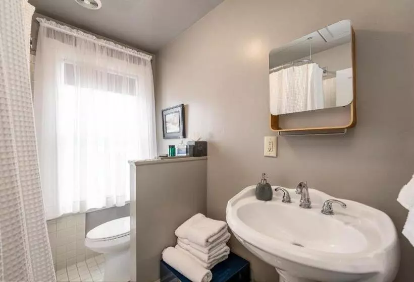 Aamiaismajoitus (B&B) Nantucket Whale Inn, Half Moon Bay