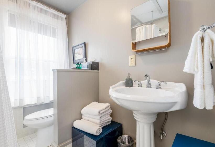 צימר Nantucket Whale Inn, Half Moon Bay