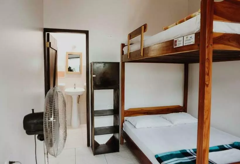 Esperanto Bed & Breakfast Surf Hostel