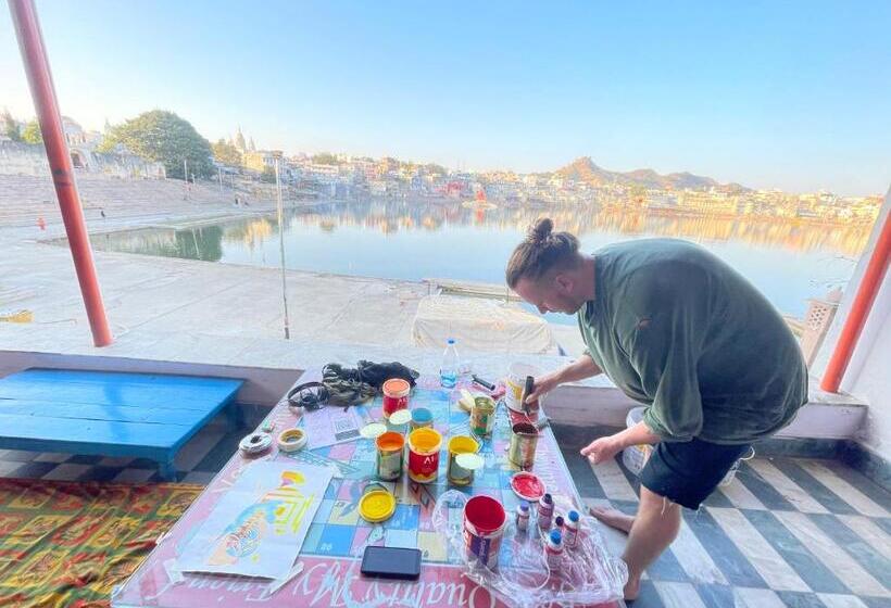 فندق صغير Doctor Alone