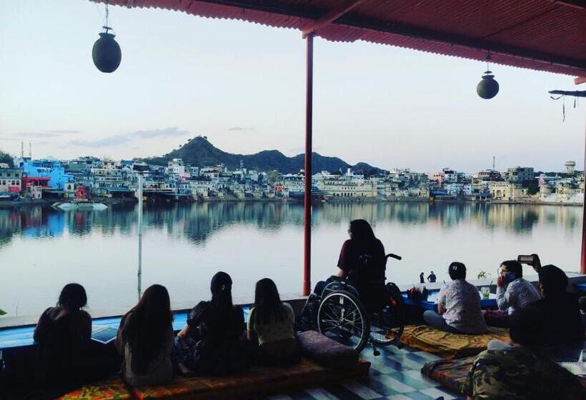 فندق صغير Doctor Alone