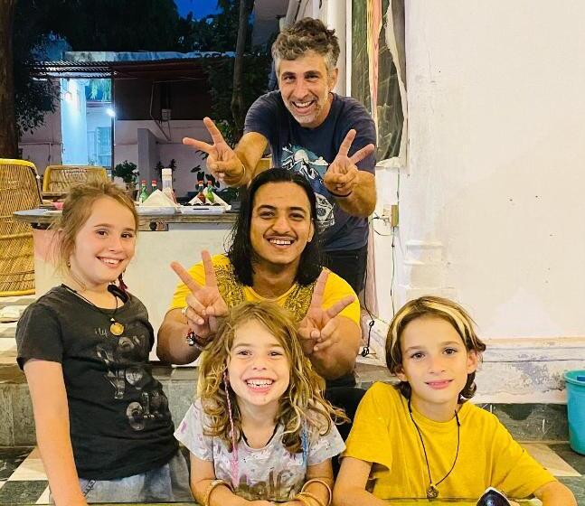 فندق صغير Doctor Alone