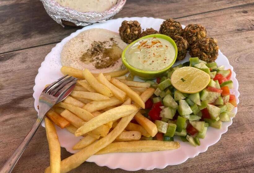 فندق صغير Doctor Alone