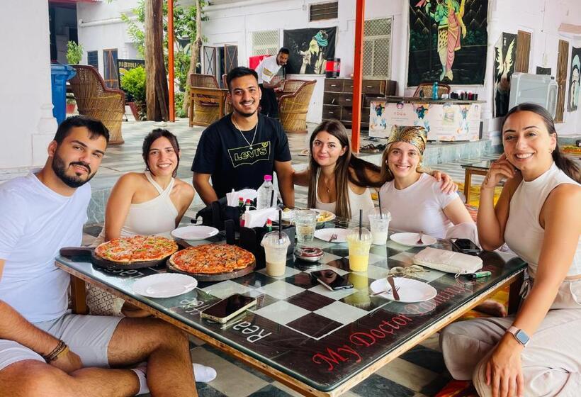 فندق صغير Doctor Alone