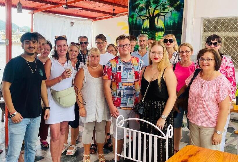 فندق صغير Doctor Alone