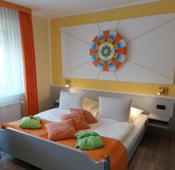 Отель Wellness Gasthof Cafe Nuhnetal