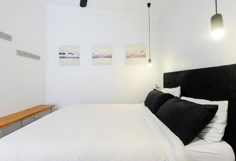 بنسيون By The Seaside