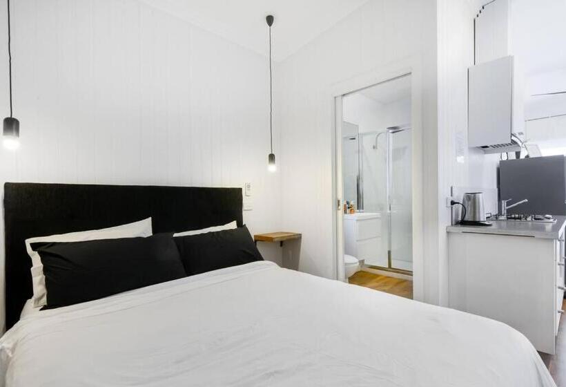 بنسيون By The Seaside