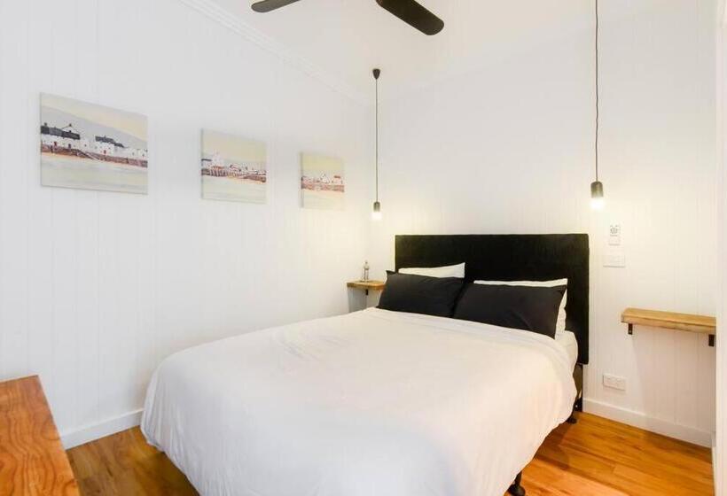 بنسيون By The Seaside