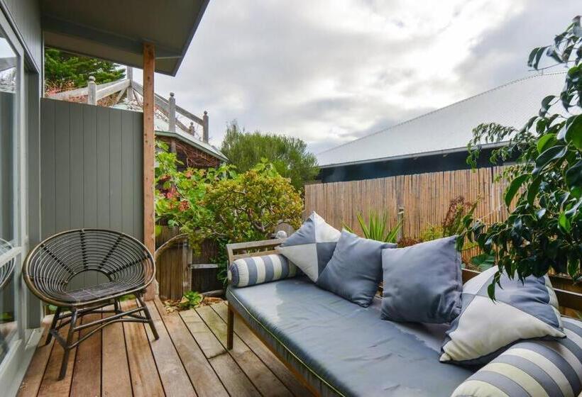 بنسيون By The Seaside