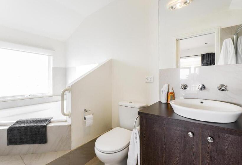 بنسيون By The Seaside