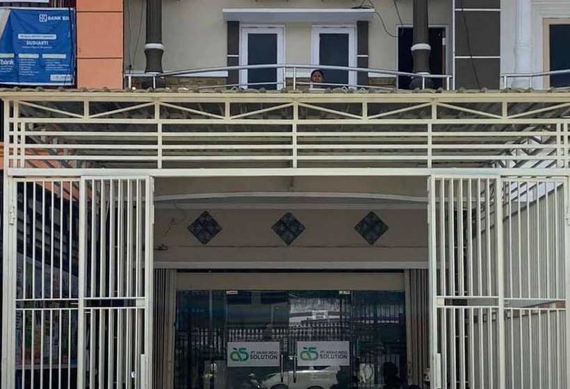 בית מלון כפרי Reddoorz @ Kampkey Tanah Hitam