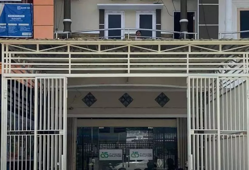 Hotelli Reddoorz @ Kampkey Tanah Hitam